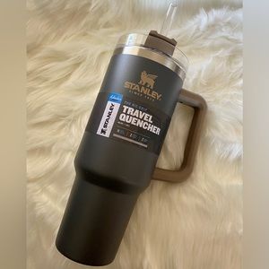 NWT New Stanley 40 Oz. The Big Grip Travel Quencher Adventure Tumbler in COAL